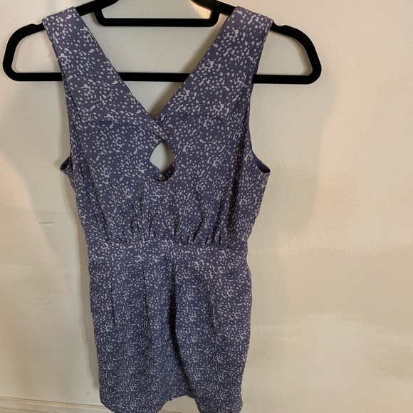 BCBG pocketed dress with peak a boo back detail - Picture 2 of 4